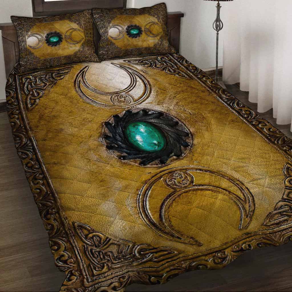 Triple Moon Third Eye Witch Leather Pattern Print Quilt Set